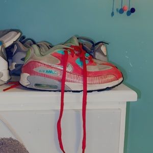 Size 8 pink nikes